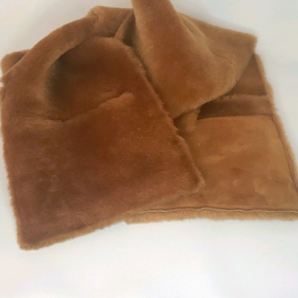Autunno shearling scarf with pockets - Picture 3 of 7